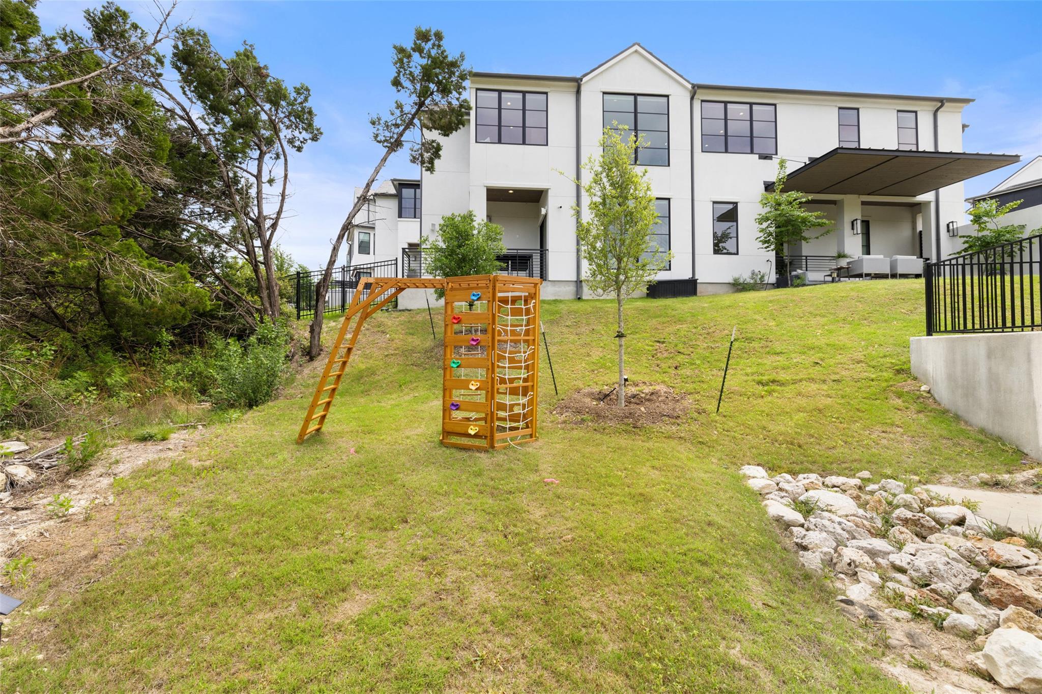 903 Alexia LN