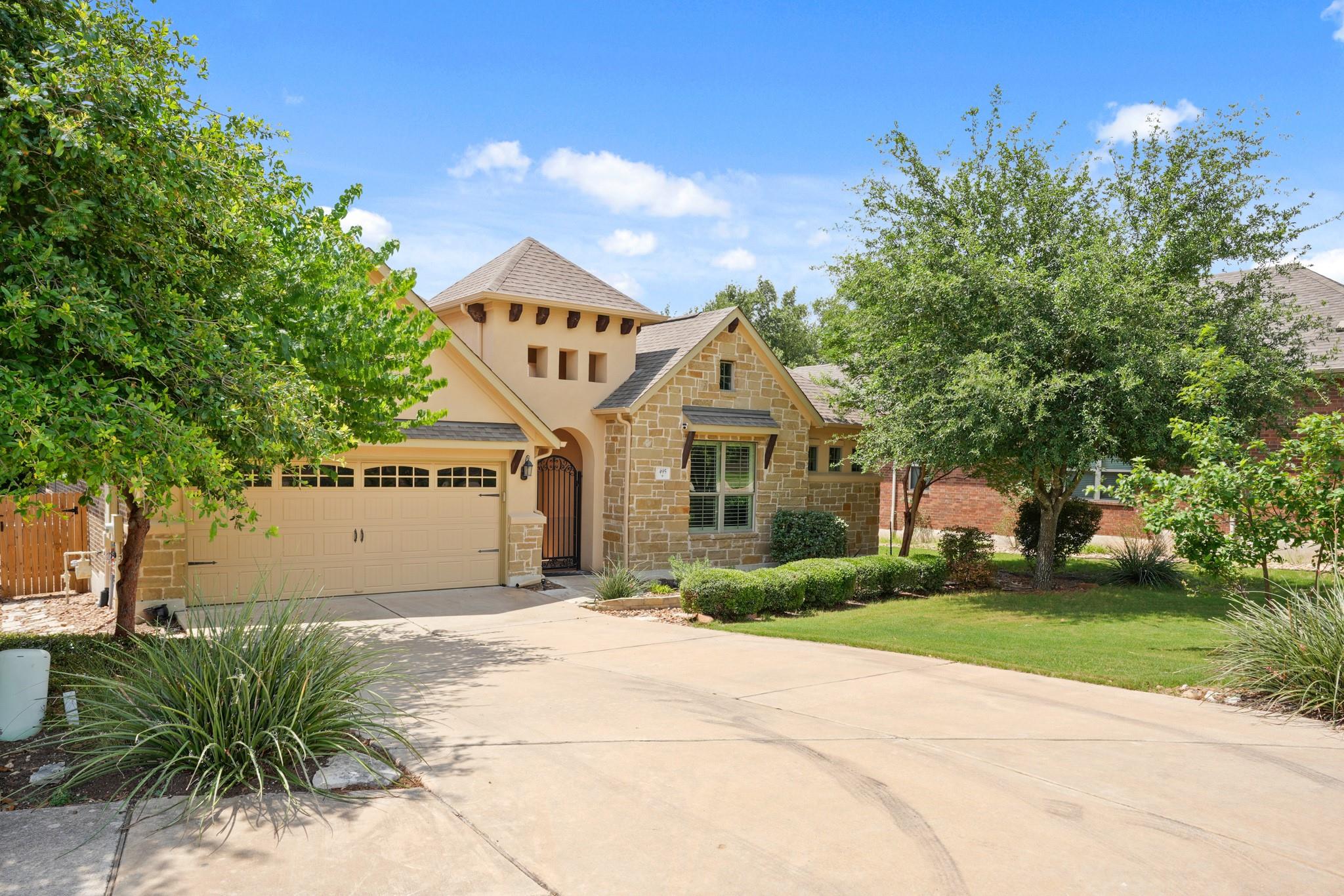 495 Catalina LN