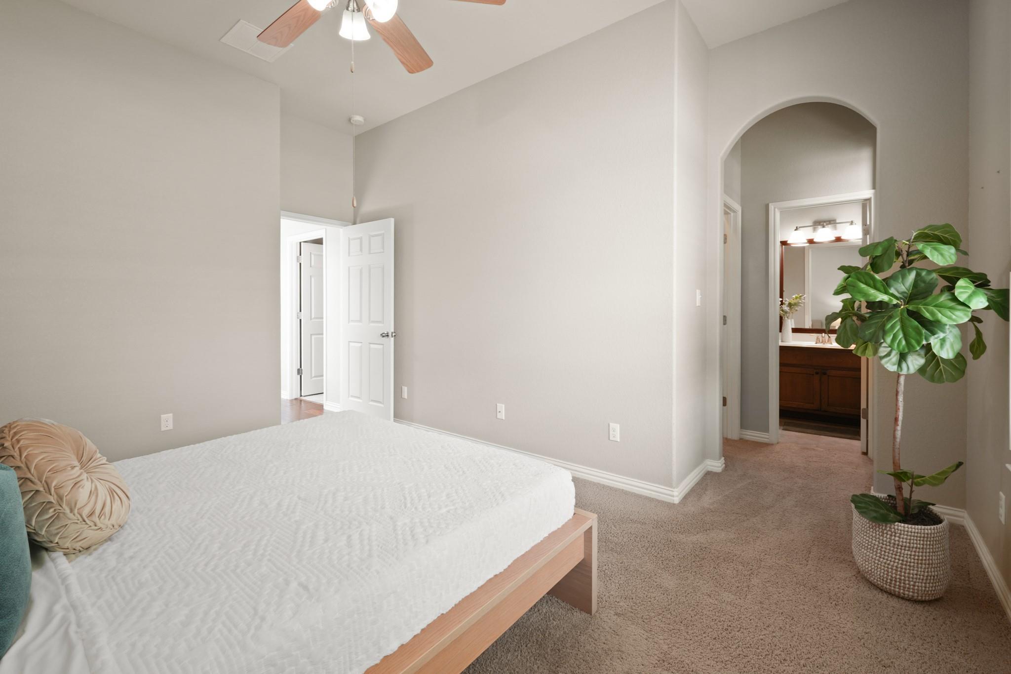 495 Catalina LN