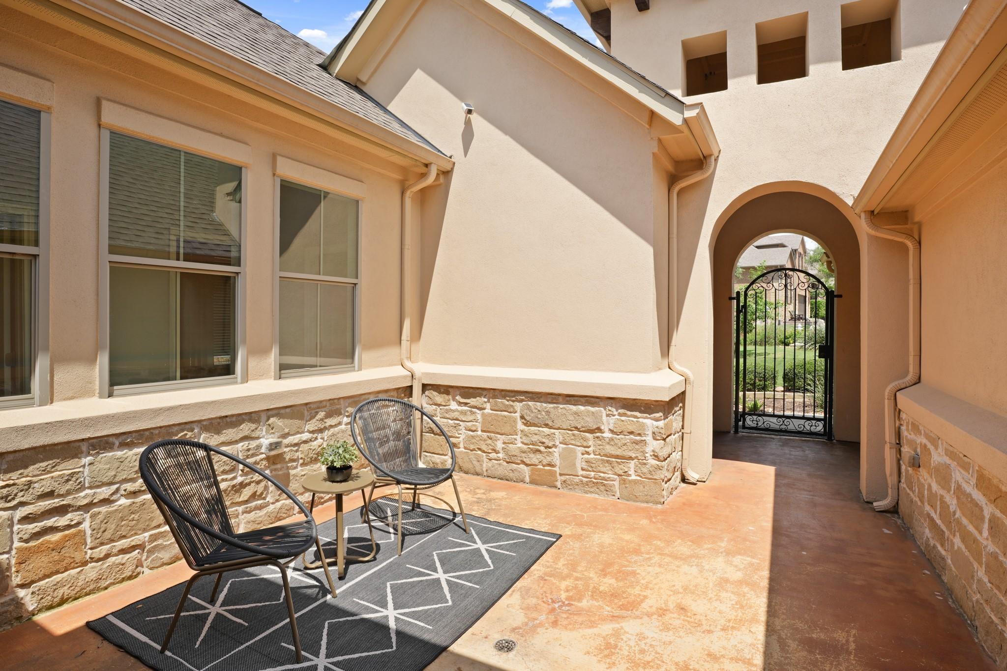 495 Catalina LN