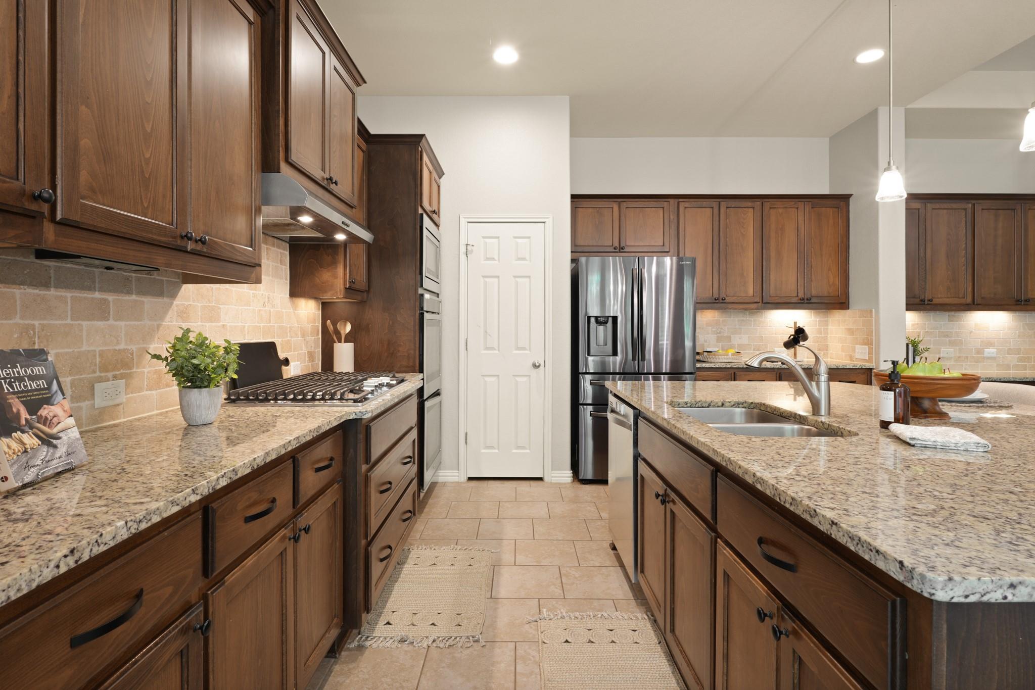 495 Catalina LN