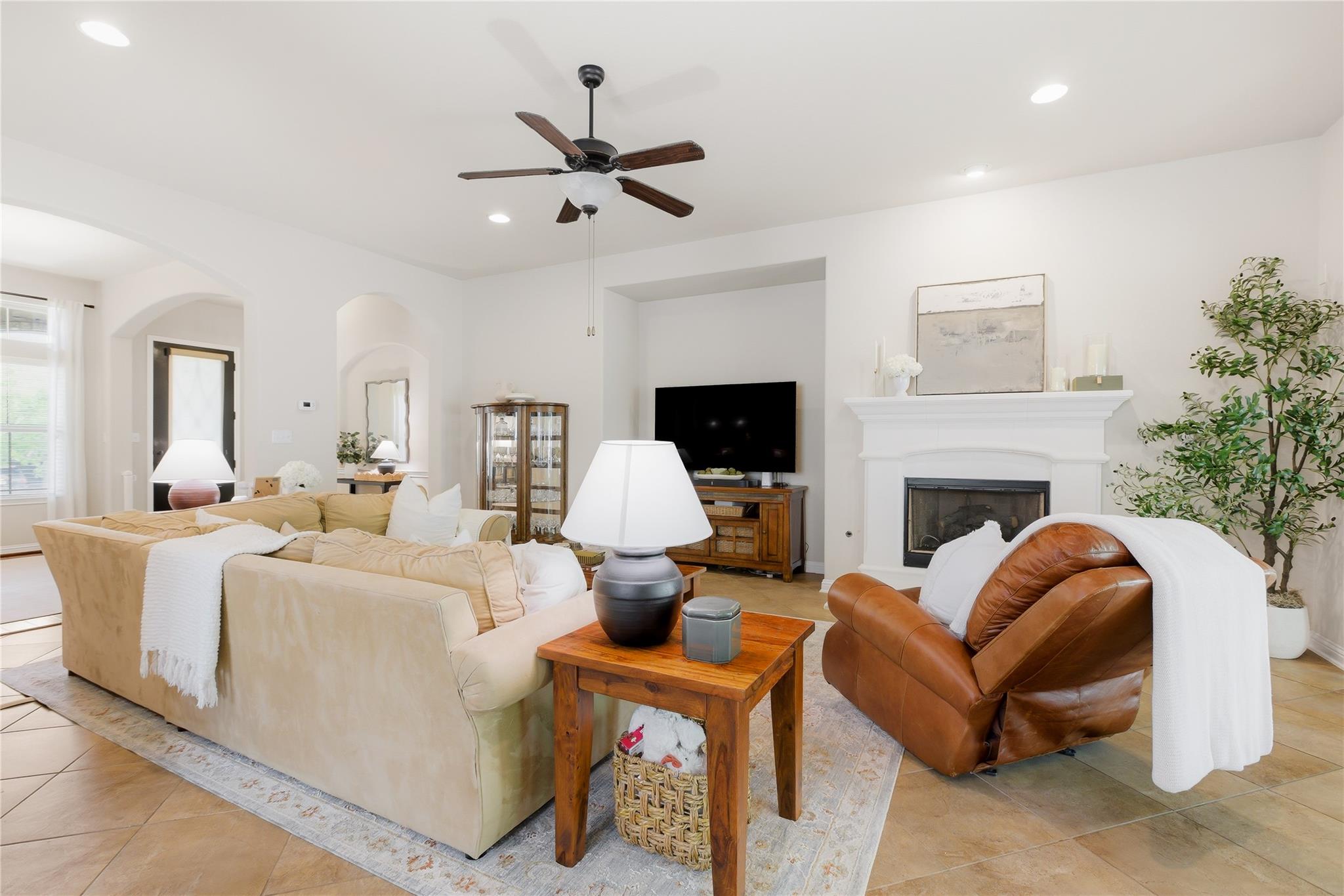 214 Bellagio DR
