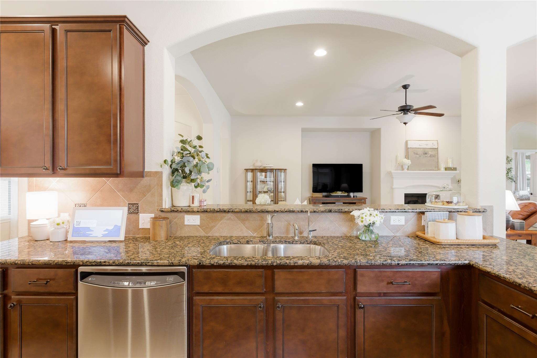 214 Bellagio DR