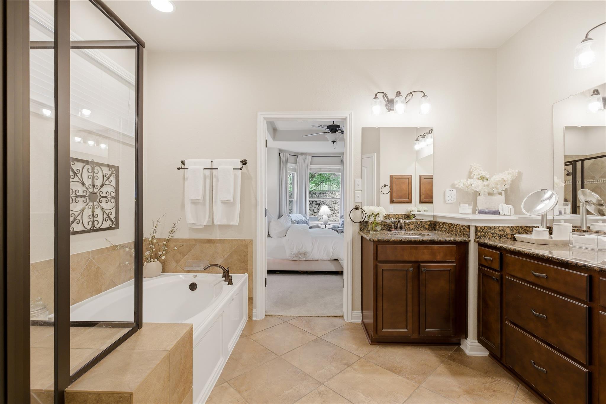 214 Bellagio DR