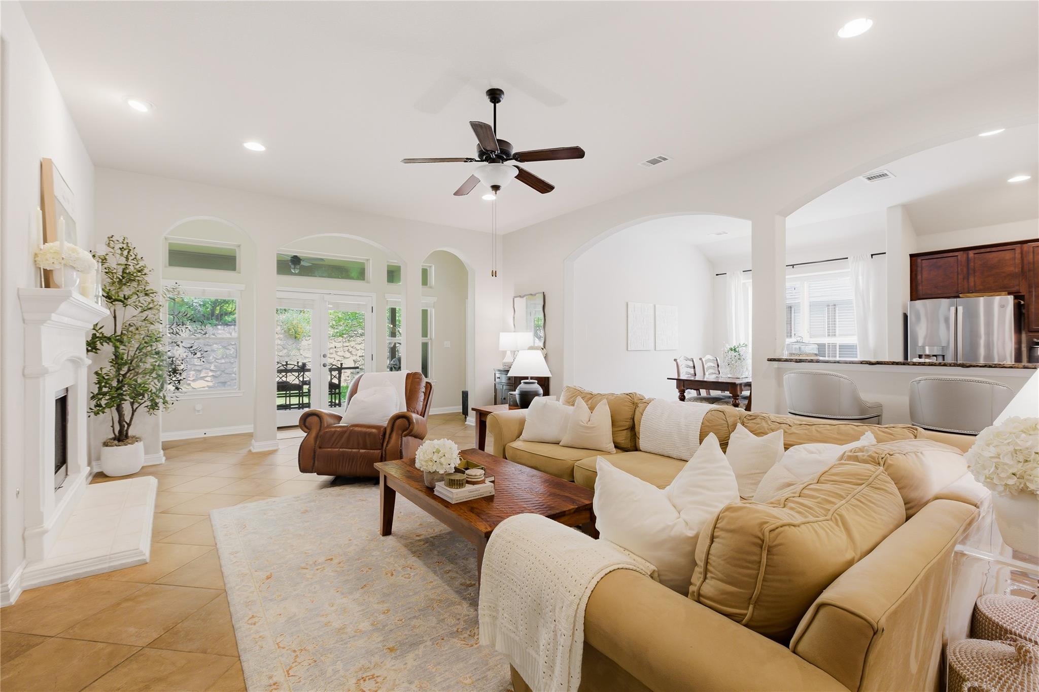 214 Bellagio DR