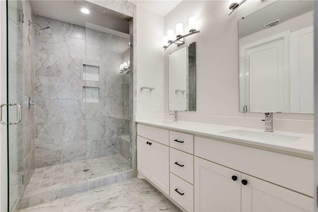 3905 Vantage DR