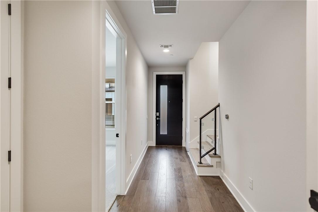 3905 Vantage DR