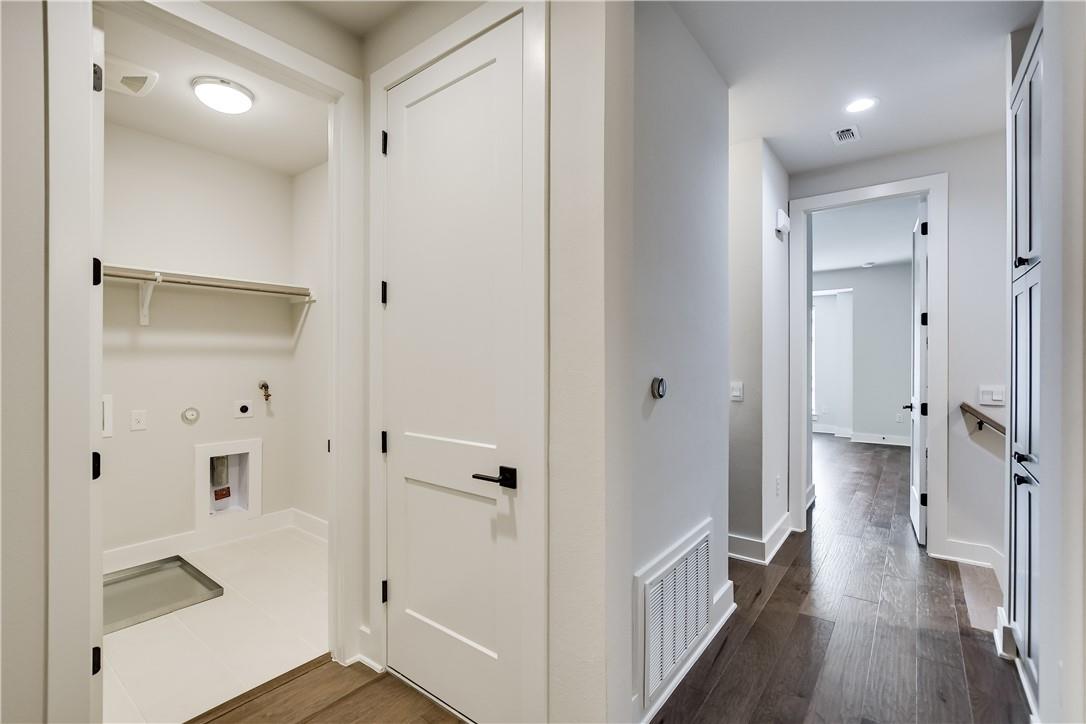 3905 Vantage DR
