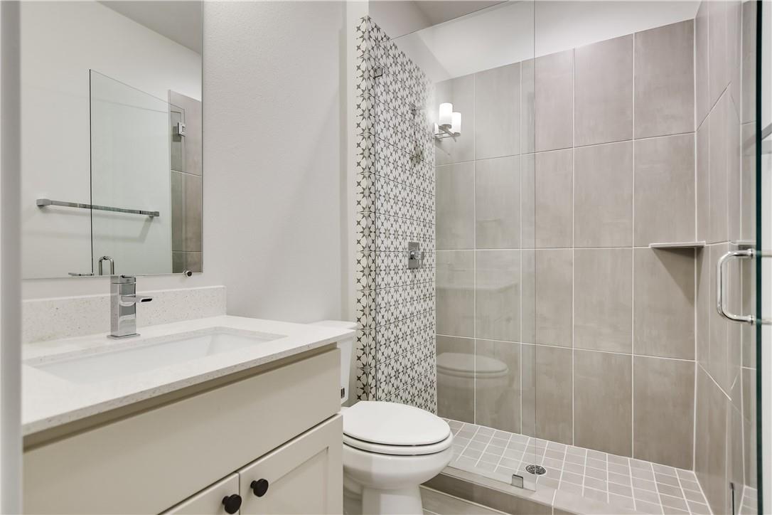 3905 Vantage DR