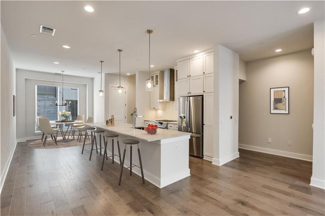 3905 Vantage DR