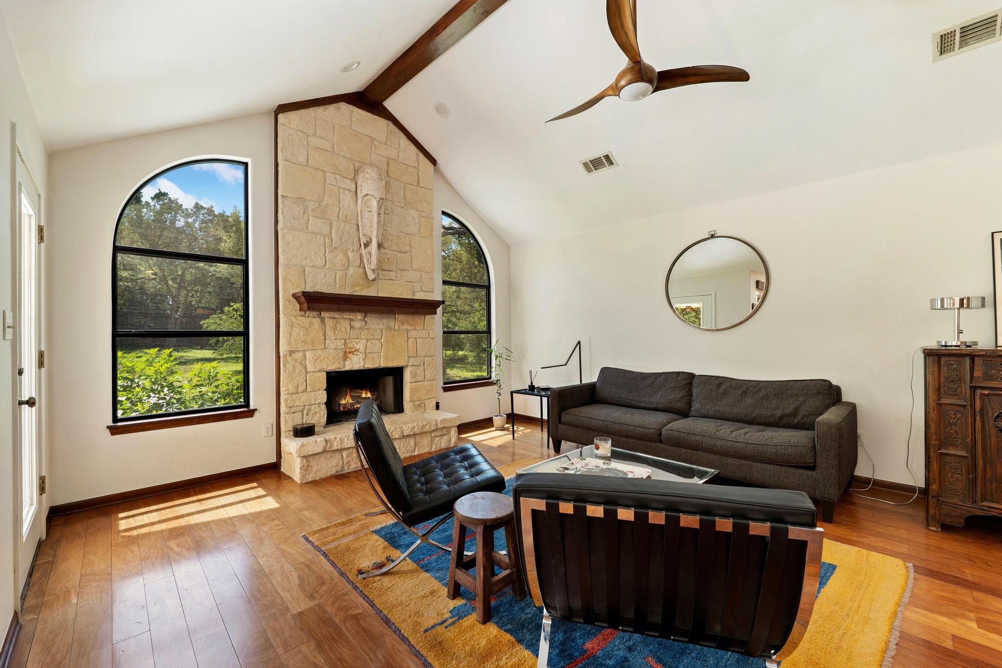 105 N Laurelwood DR