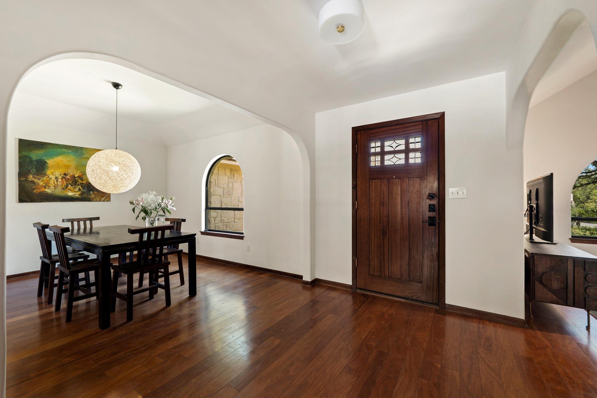 105 N Laurelwood DR