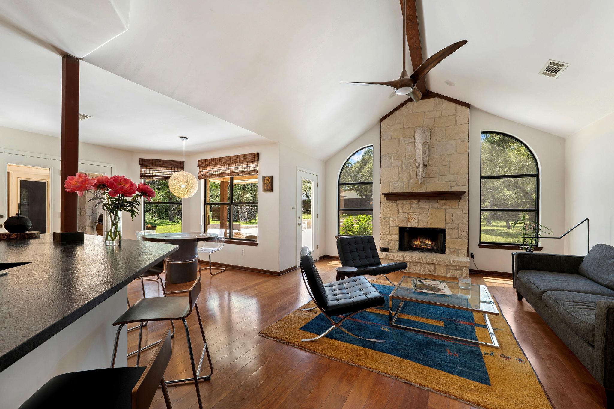 105 N Laurelwood DR