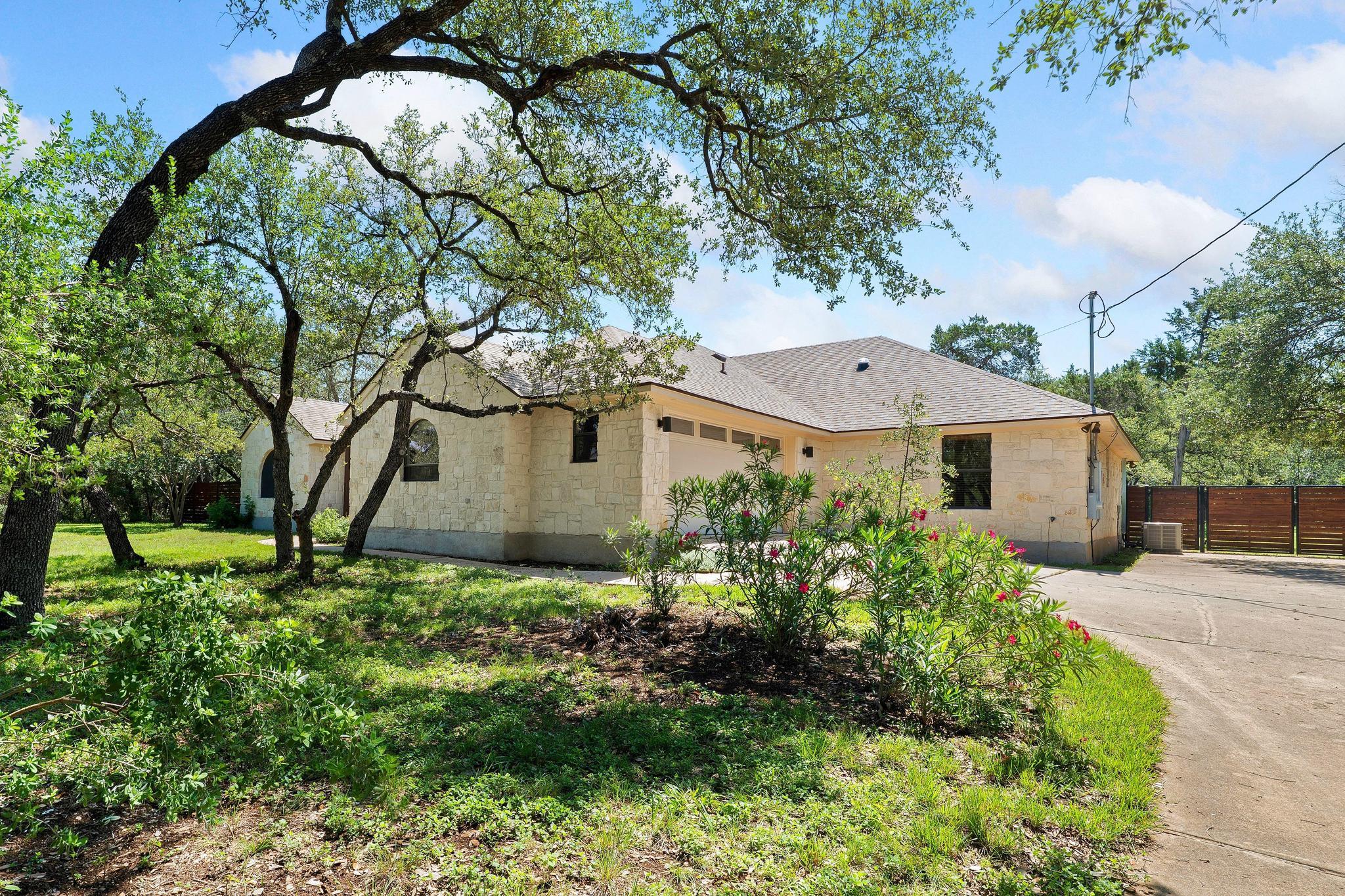 105 N Laurelwood DR