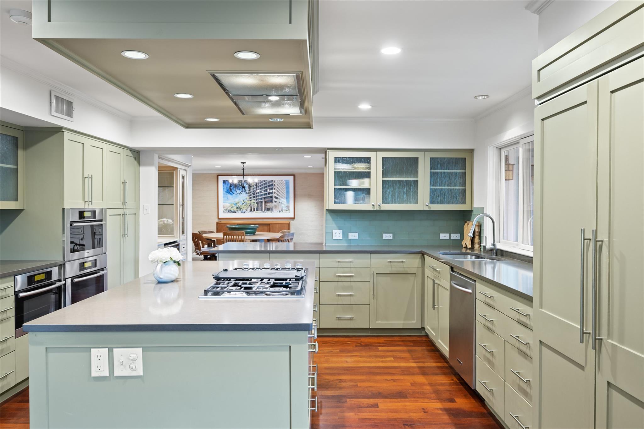 3608 Edgemont DR