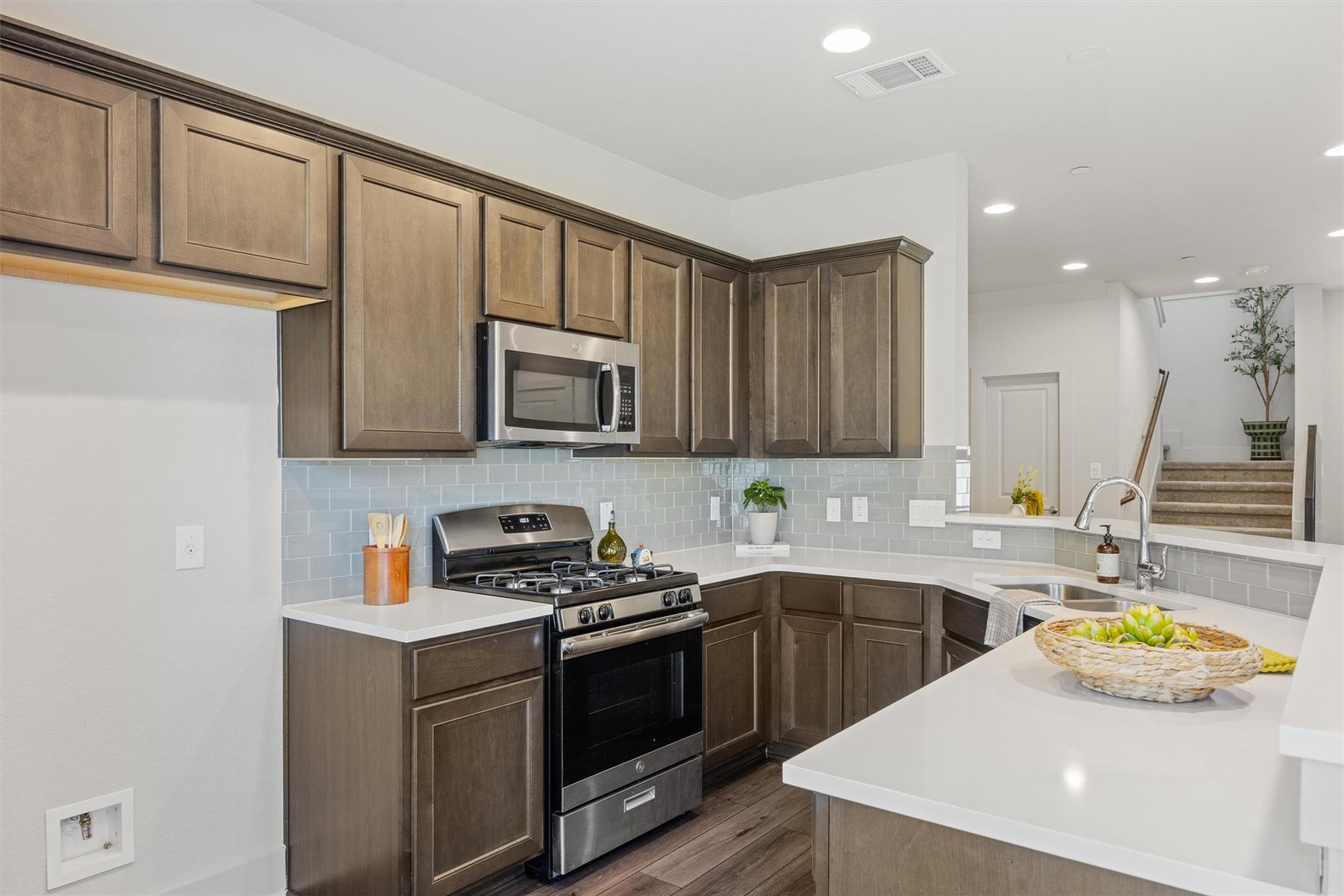 2056 Local Rebel LOOP