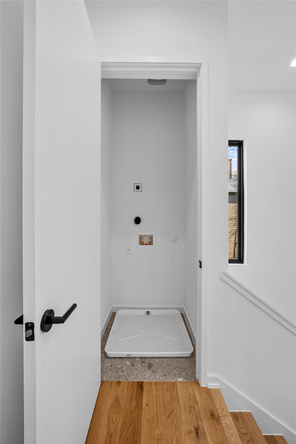 219 Lessin LN # 10A