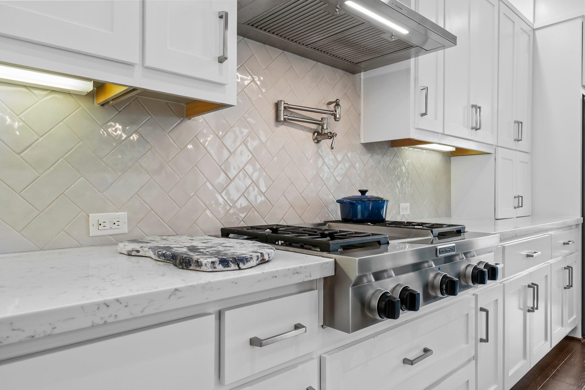 203 Blackstone CV