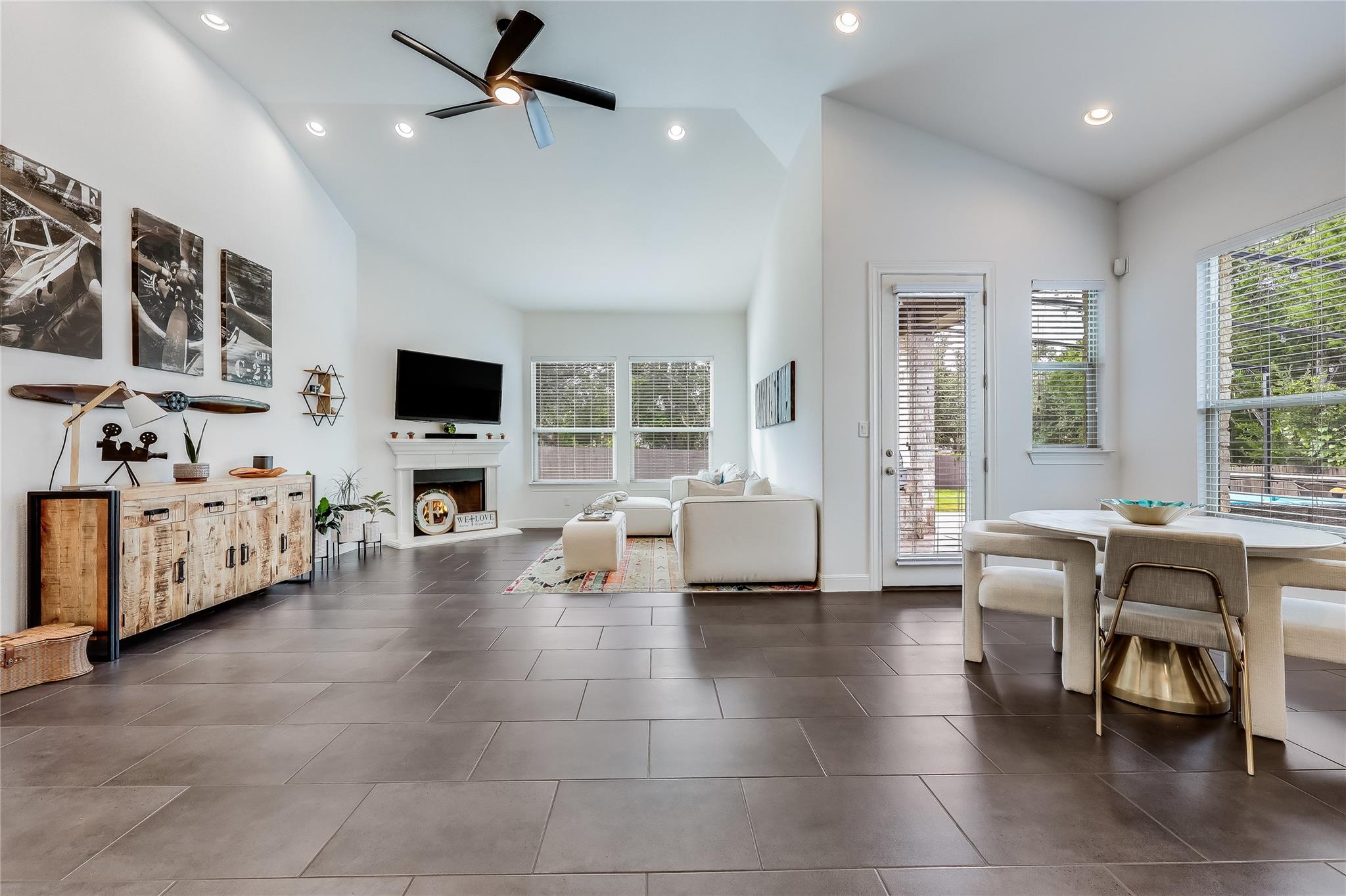 2611 Honey Springs LN