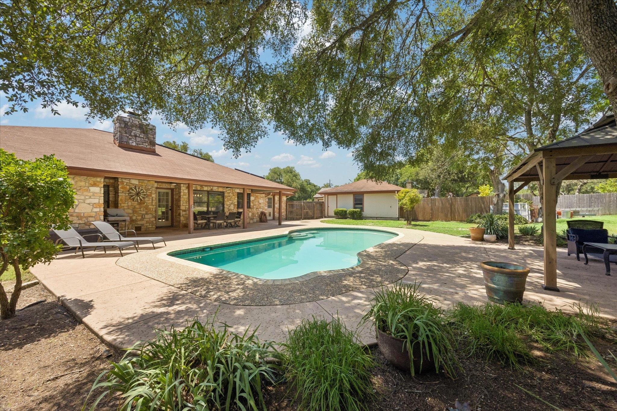 208 Maple DR