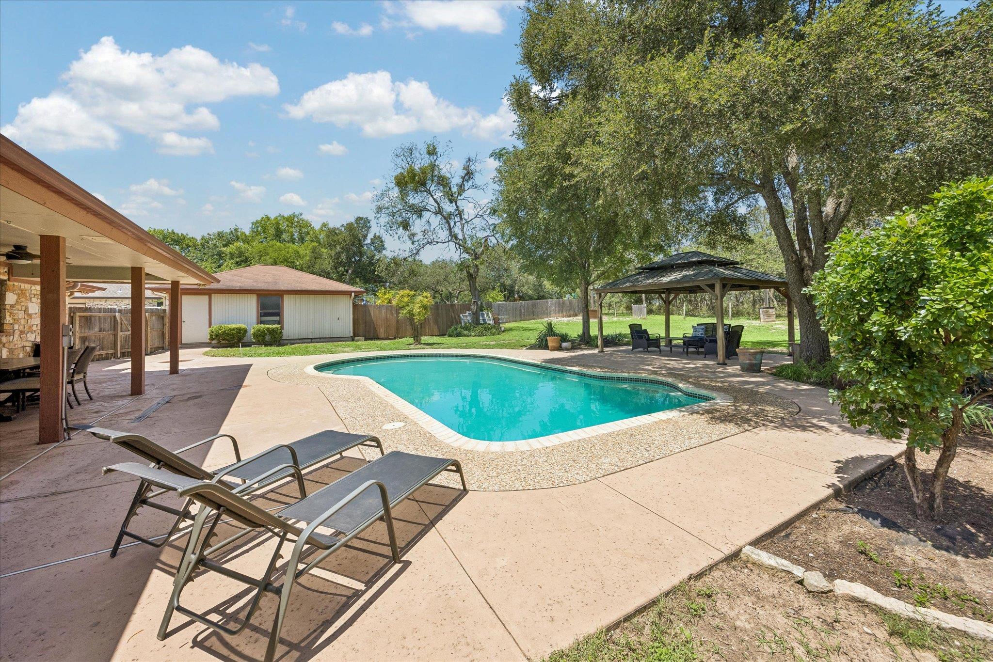208 Maple DR