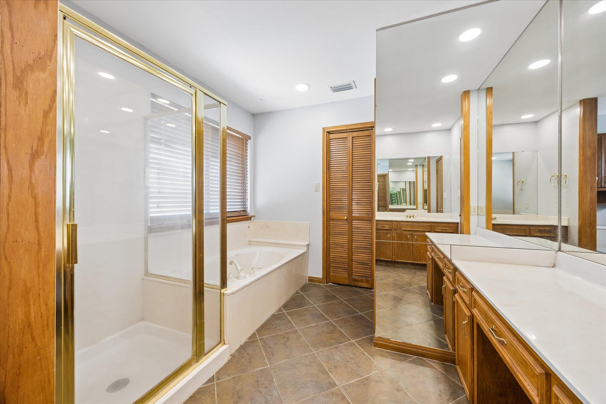 208 Maple DR