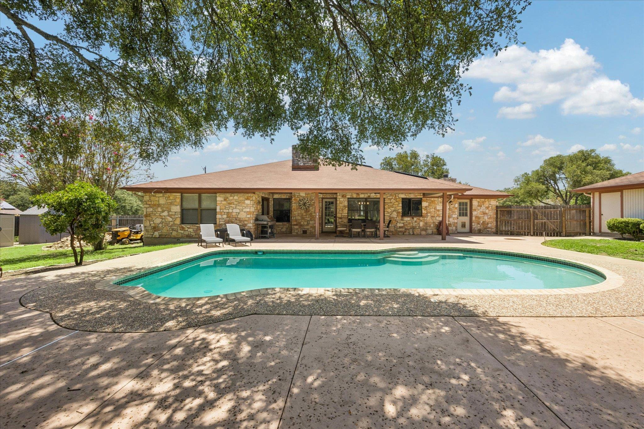 208 Maple DR
