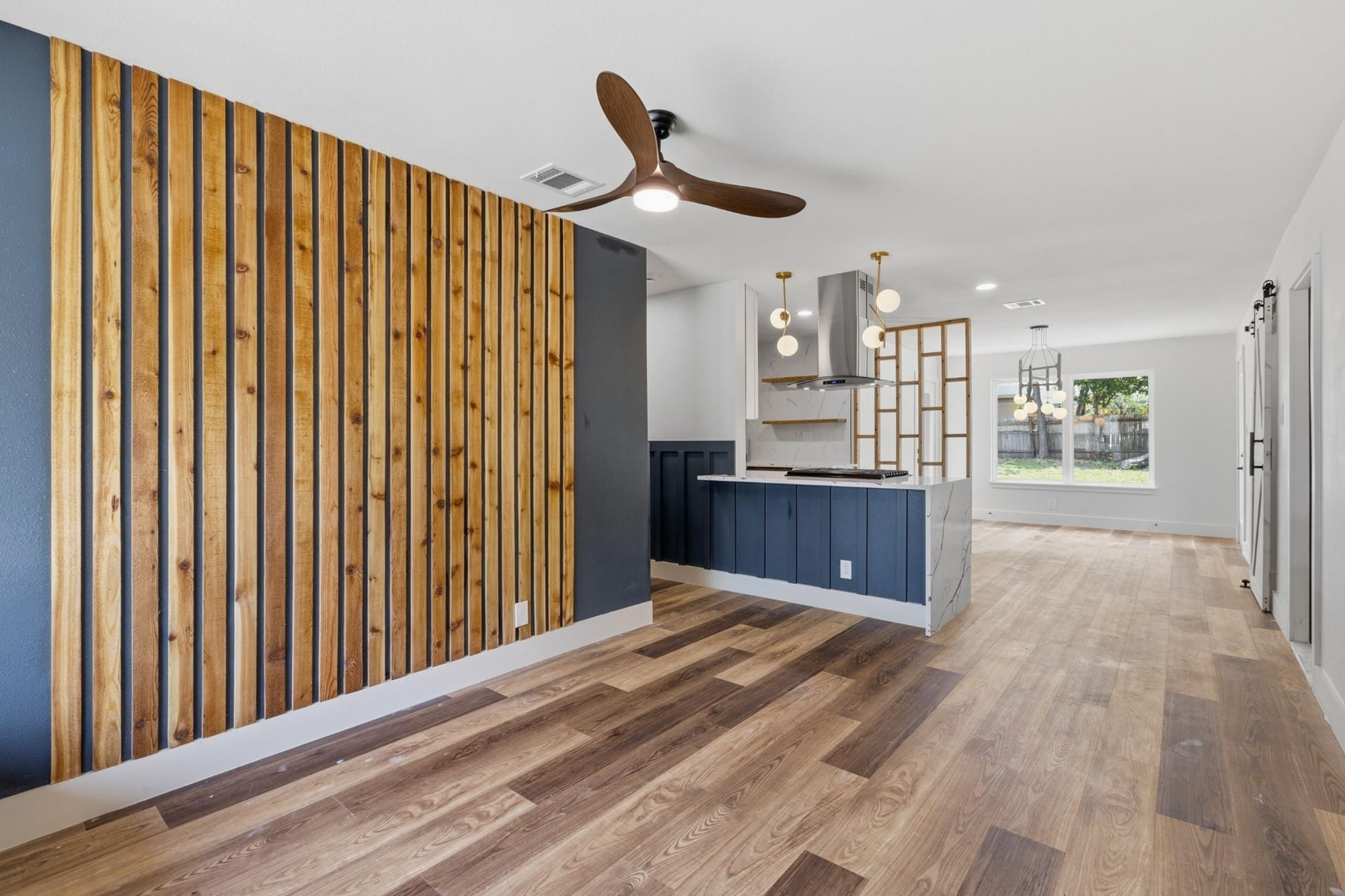 309 E Lola DR