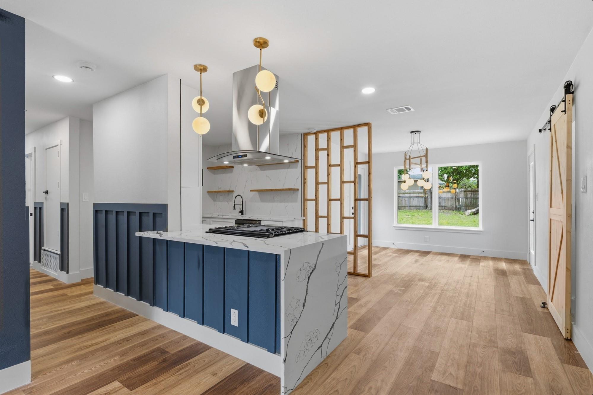 309 E Lola DR