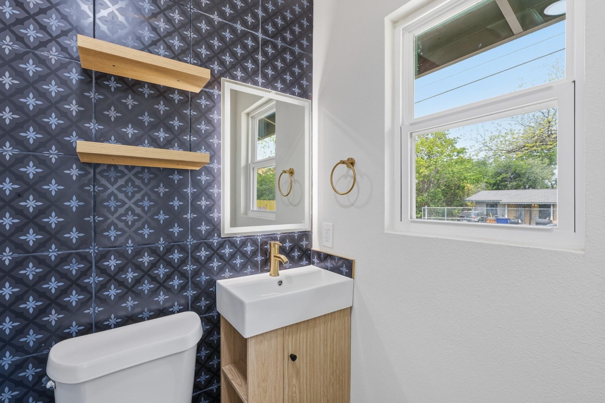 309 E Lola DR