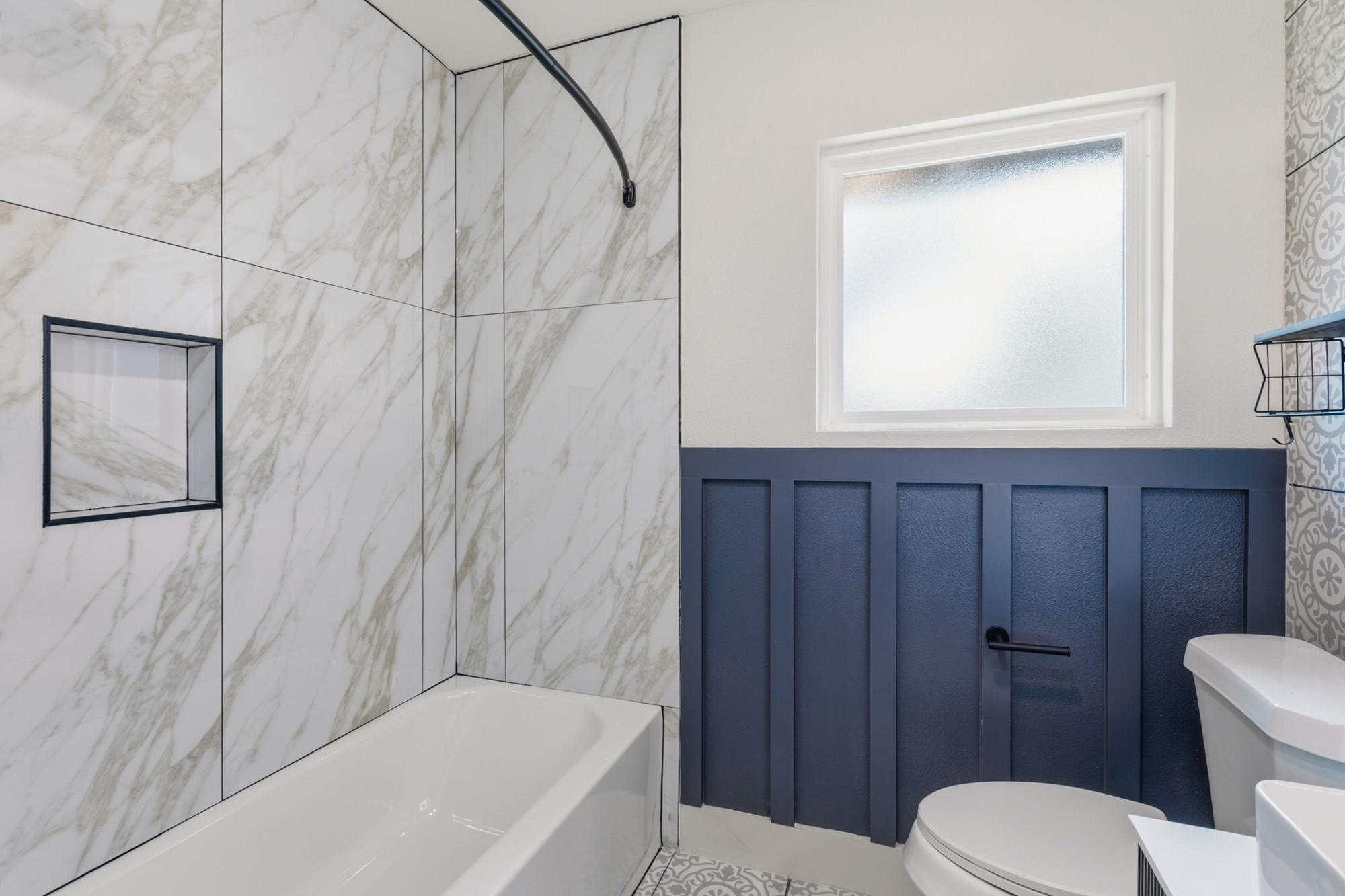 309 E Lola DR