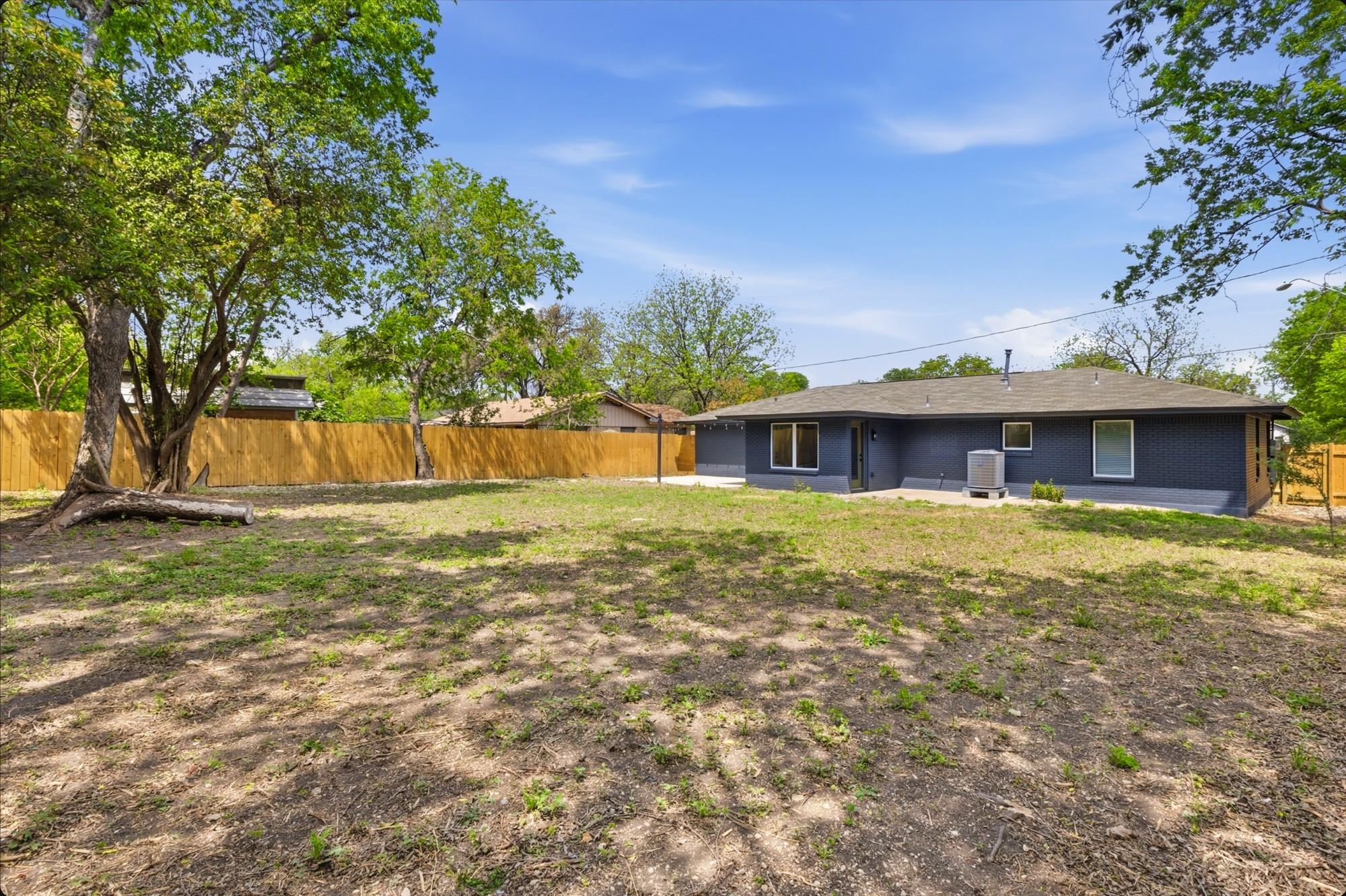 309 E Lola DR
