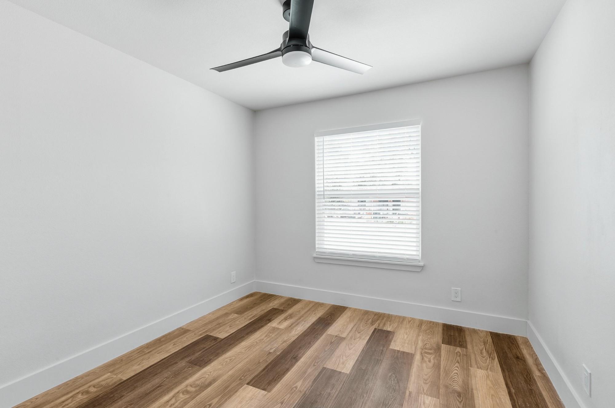 309 E Lola DR