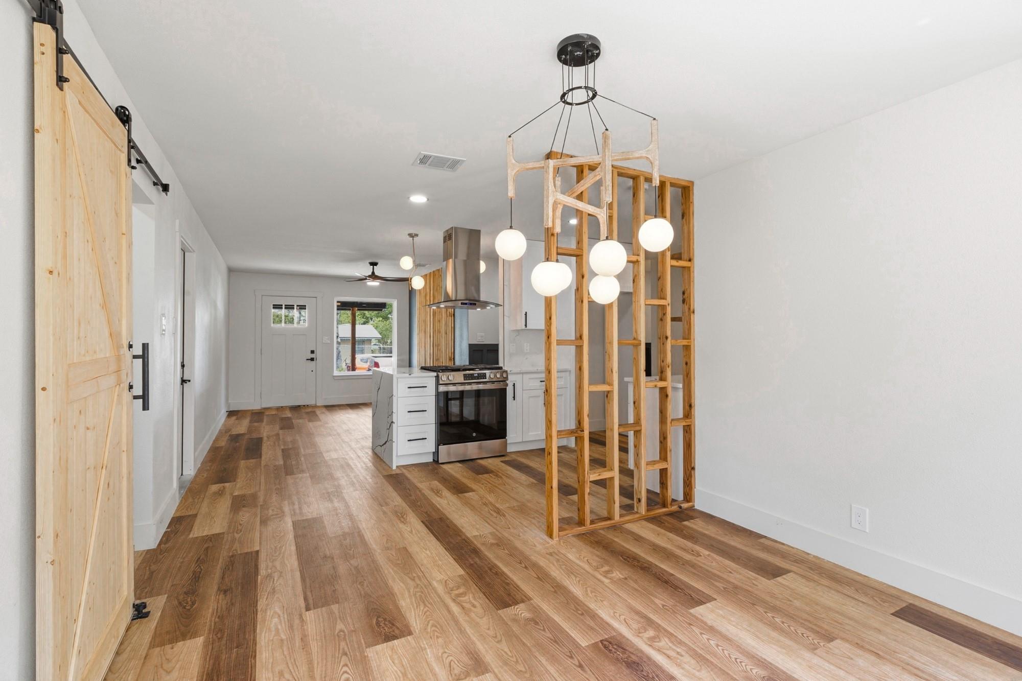 309 E Lola DR