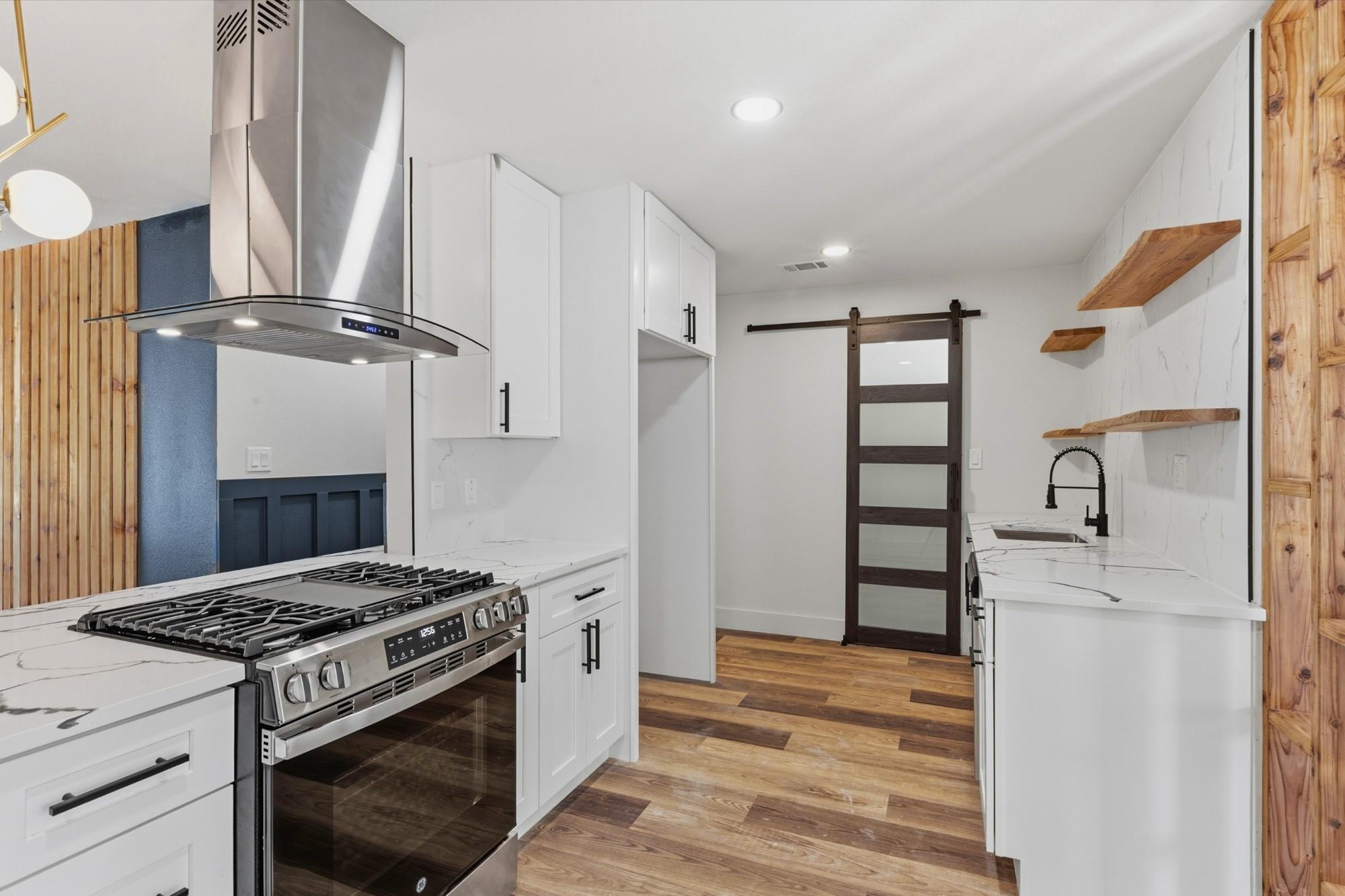 309 E Lola DR