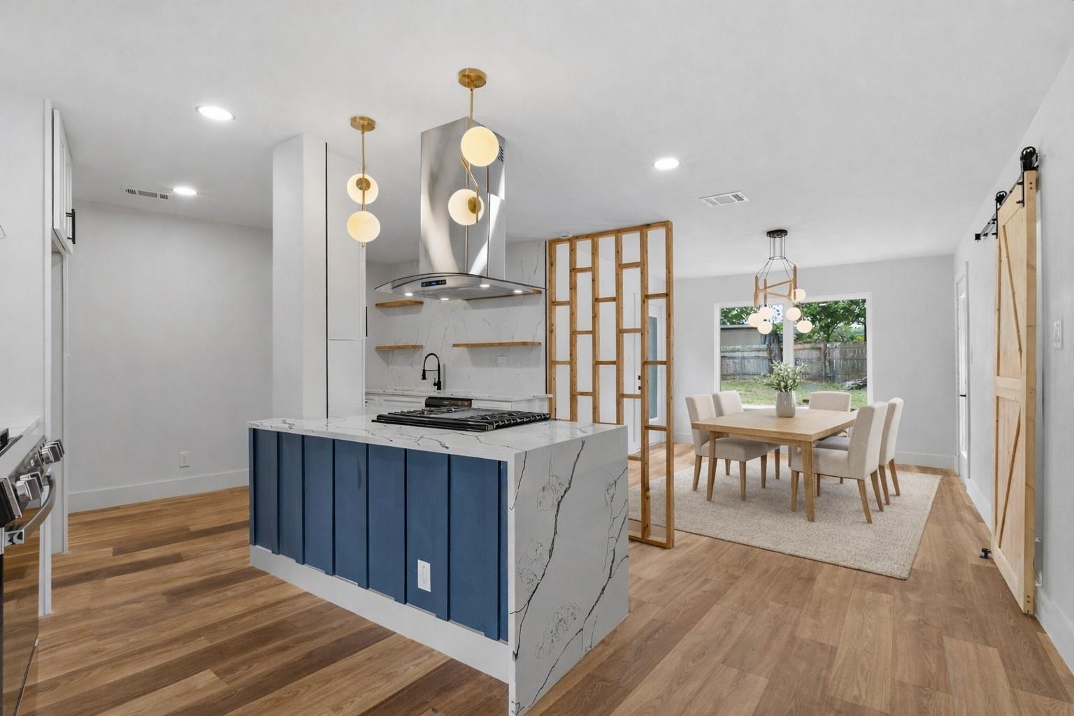 309 E Lola DR