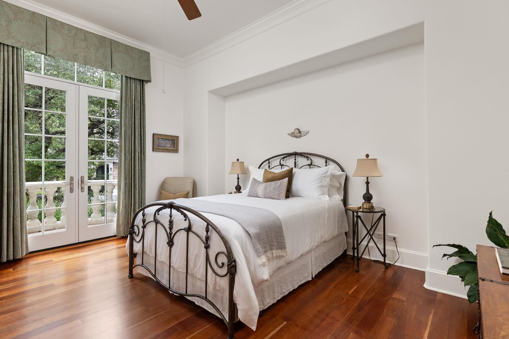 2300 Barton Creek BLVD # 27