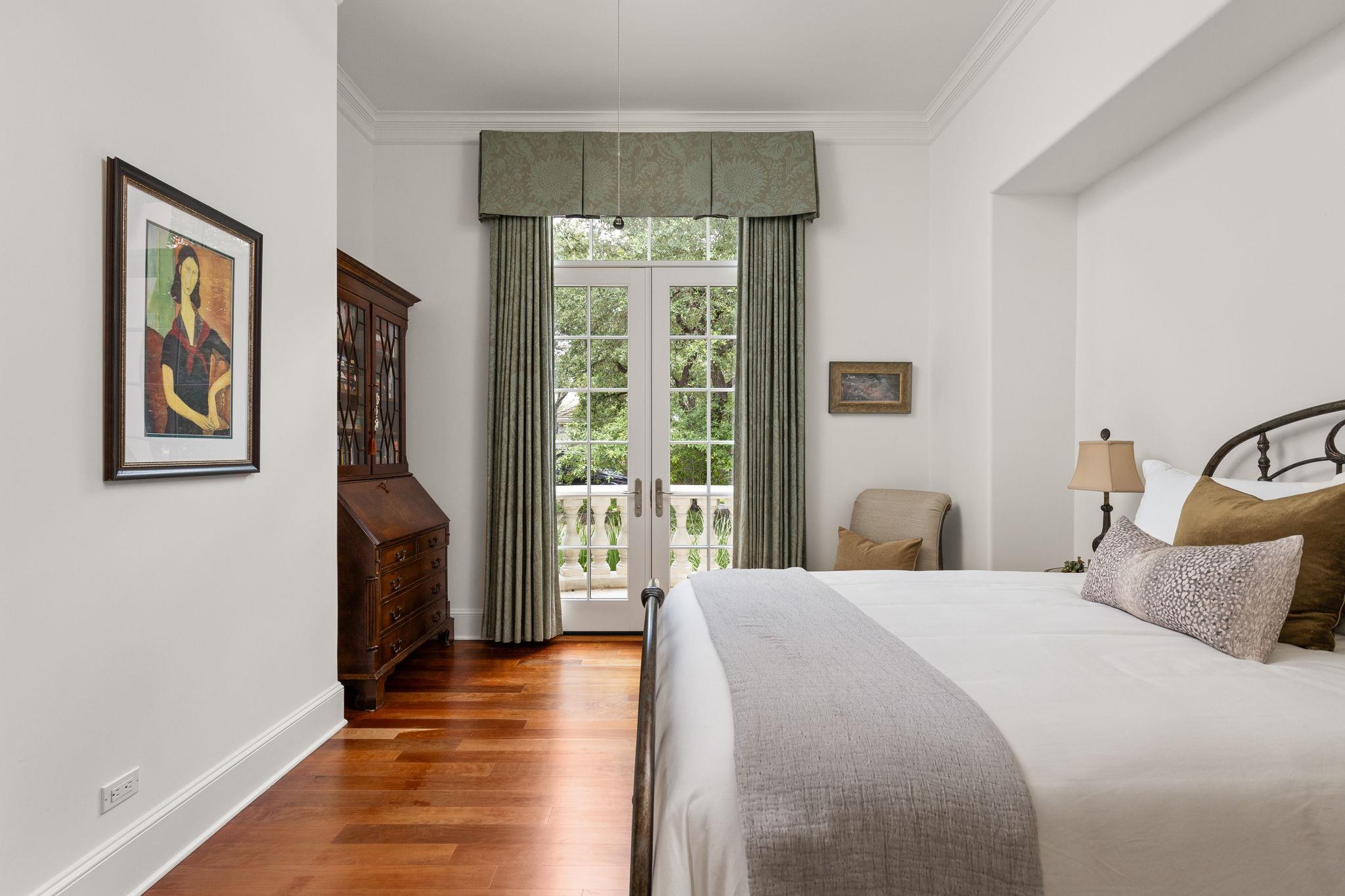 2300 Barton Creek BLVD # 27