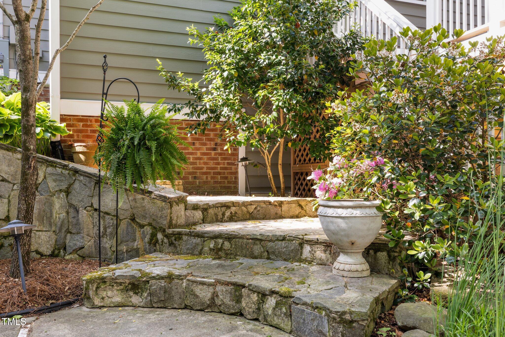 204 Rossburn Way