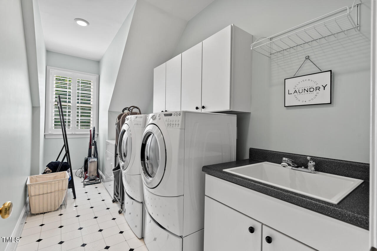 108 Hotelling Court