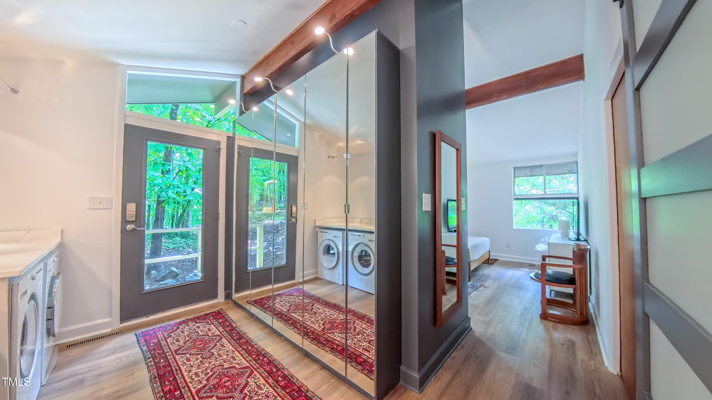 1 Davie Lane