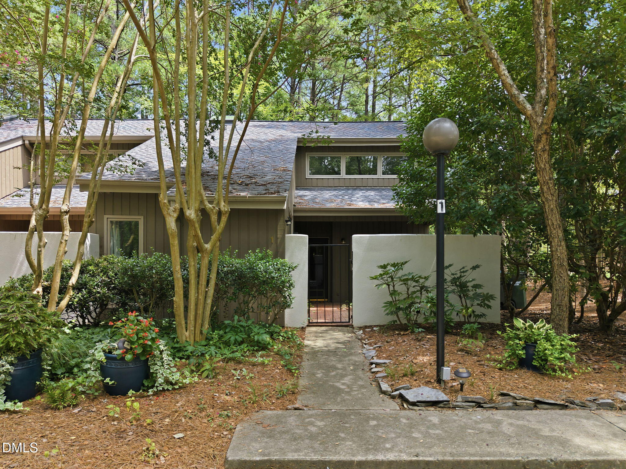 1 Banstead Place