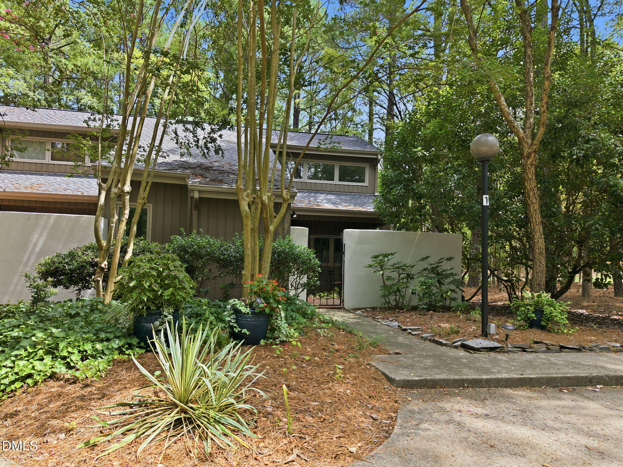 1 Banstead Place