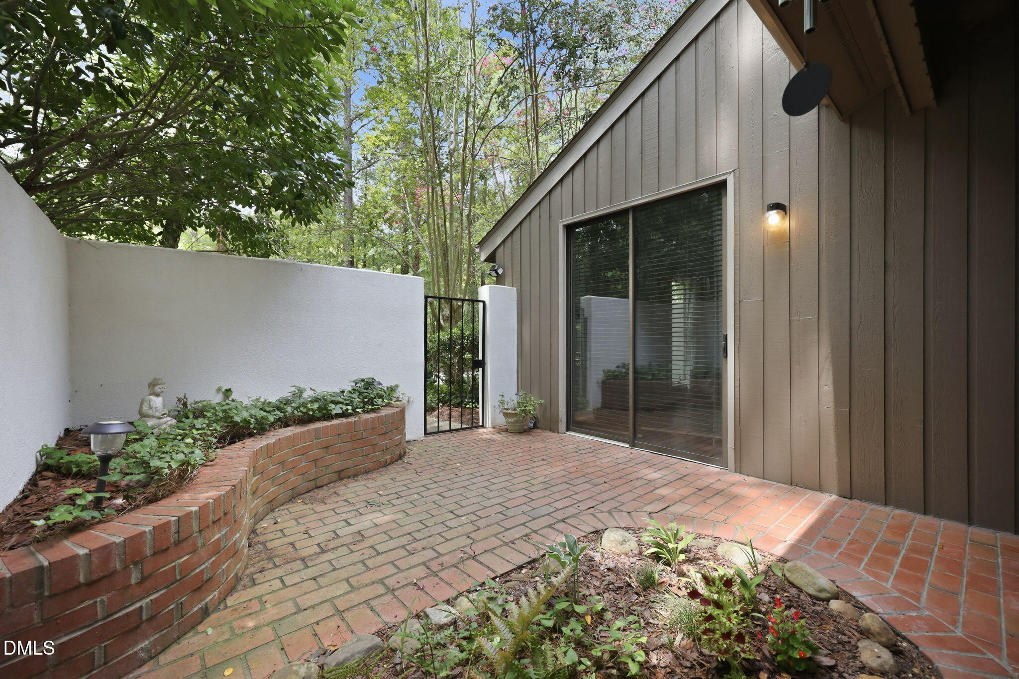 1 Banstead Place