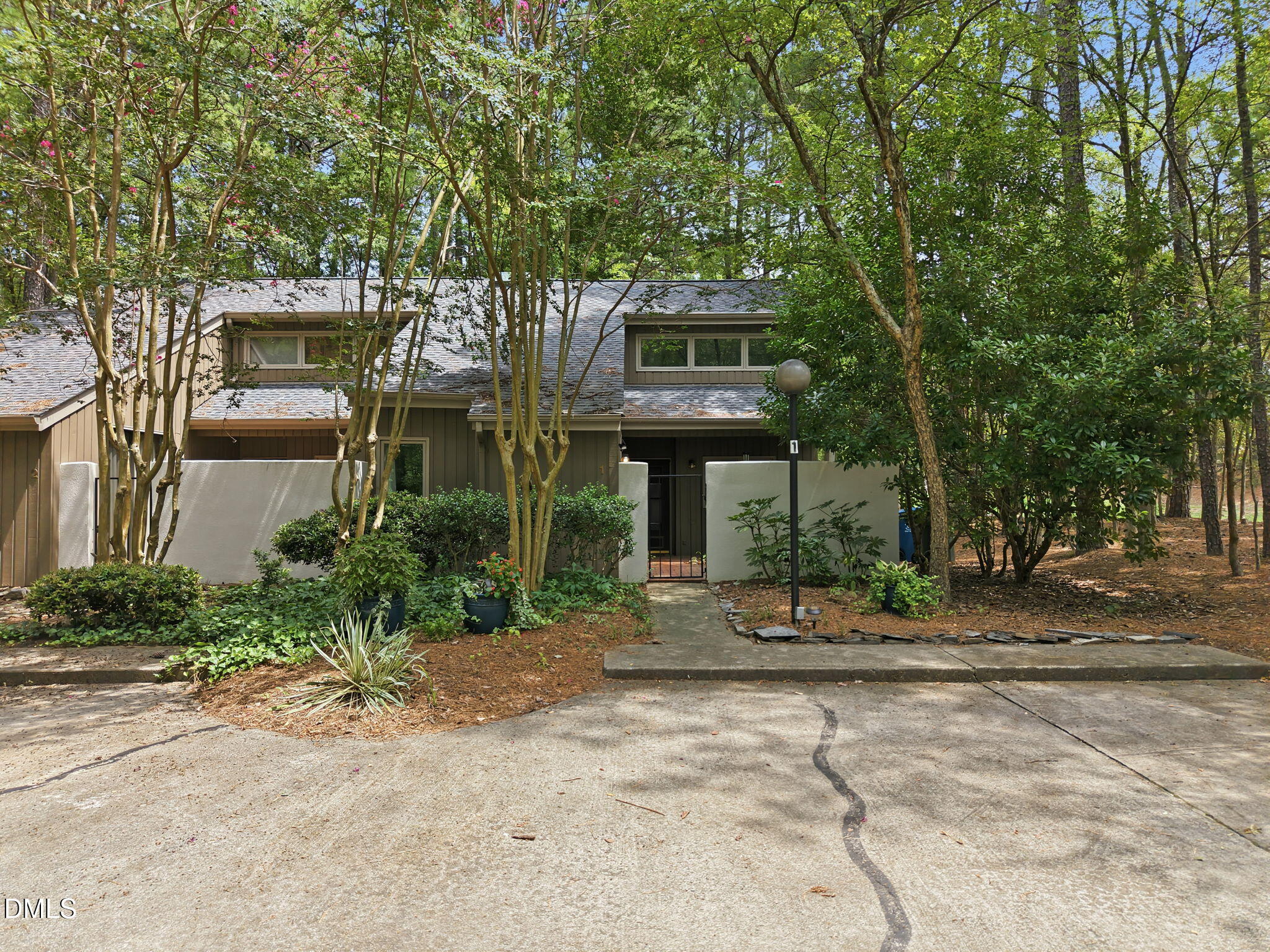 1 Banstead Place