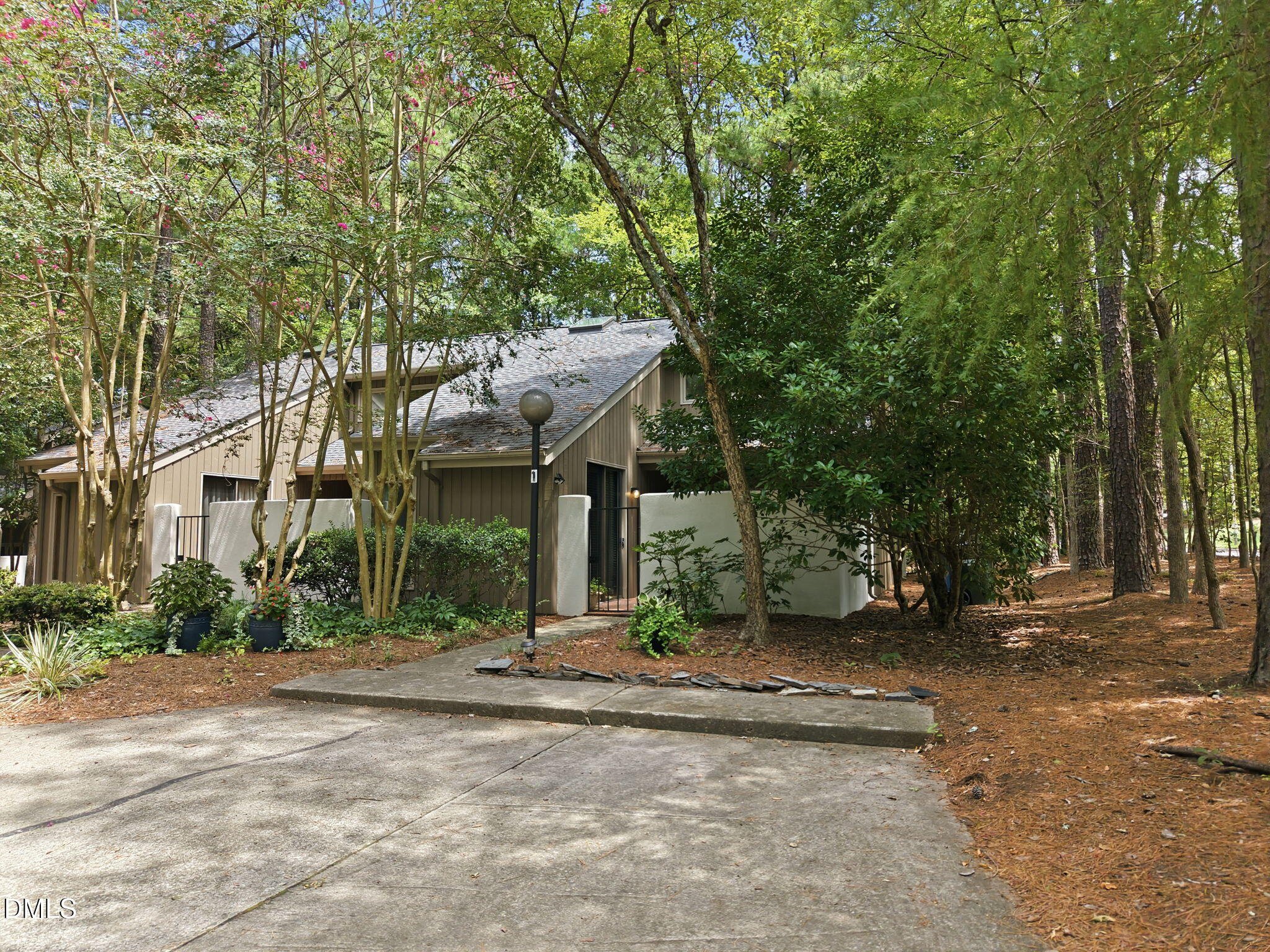 1 Banstead Place