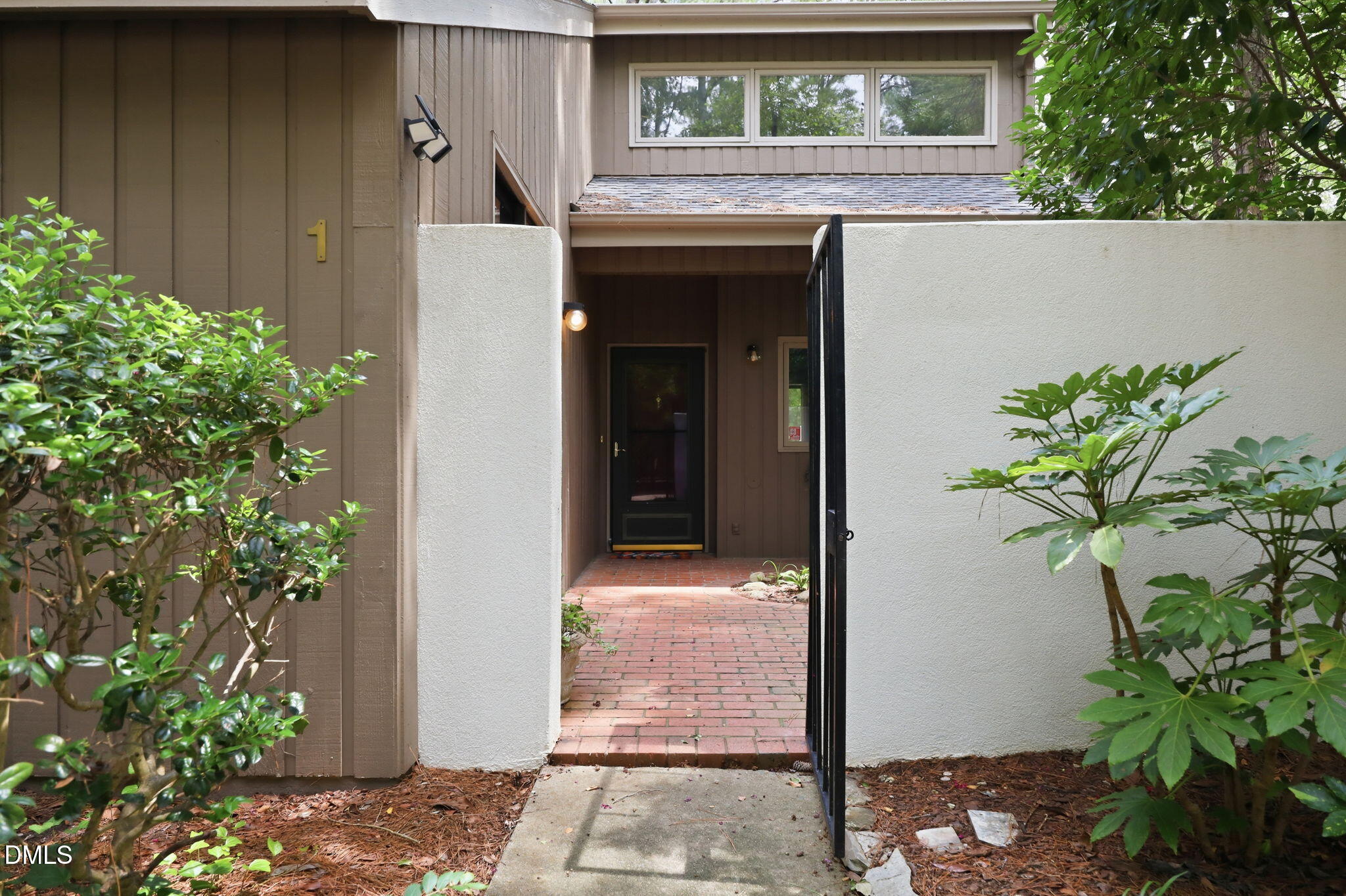 1 Banstead Place