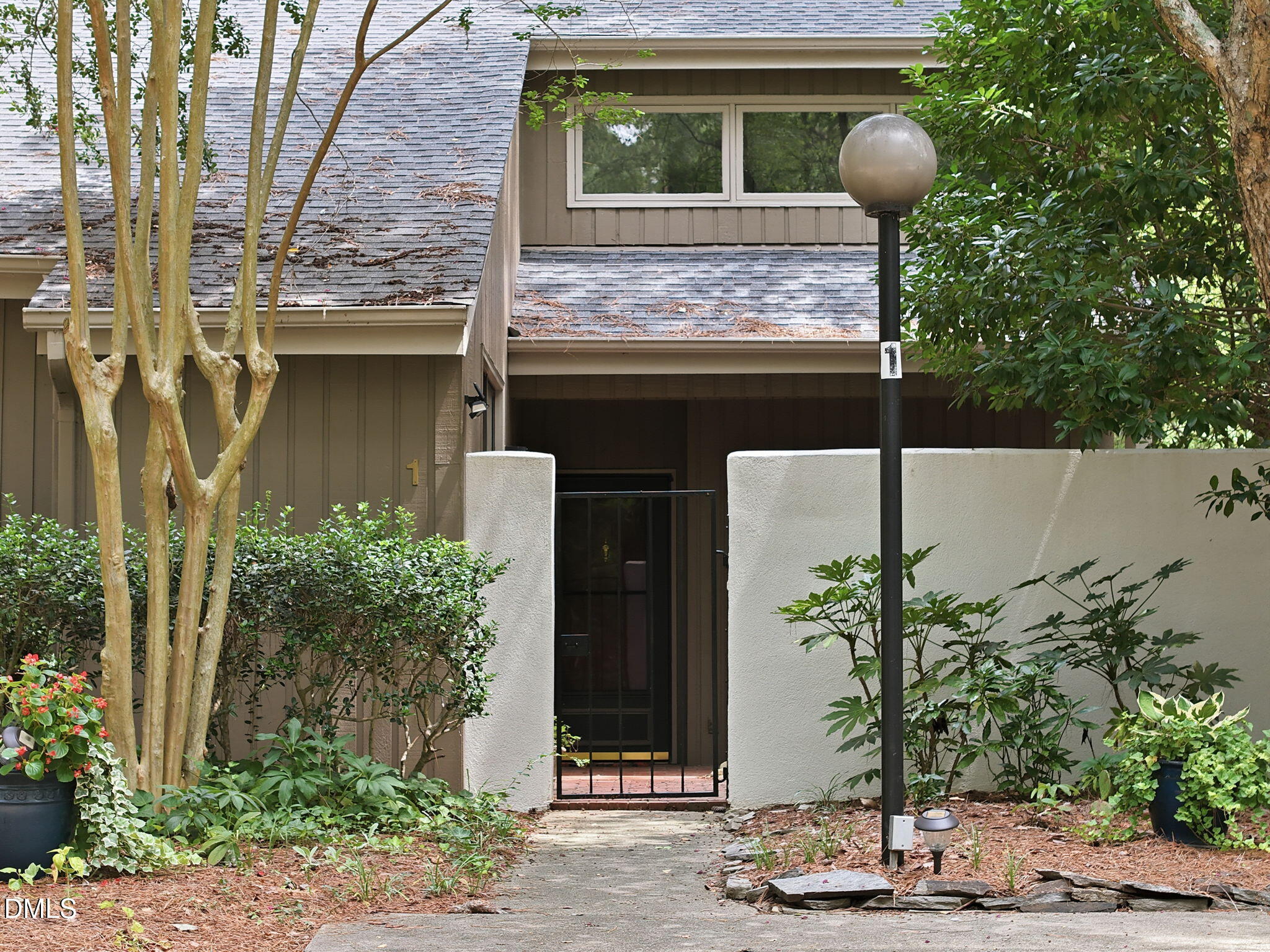 1 Banstead Place