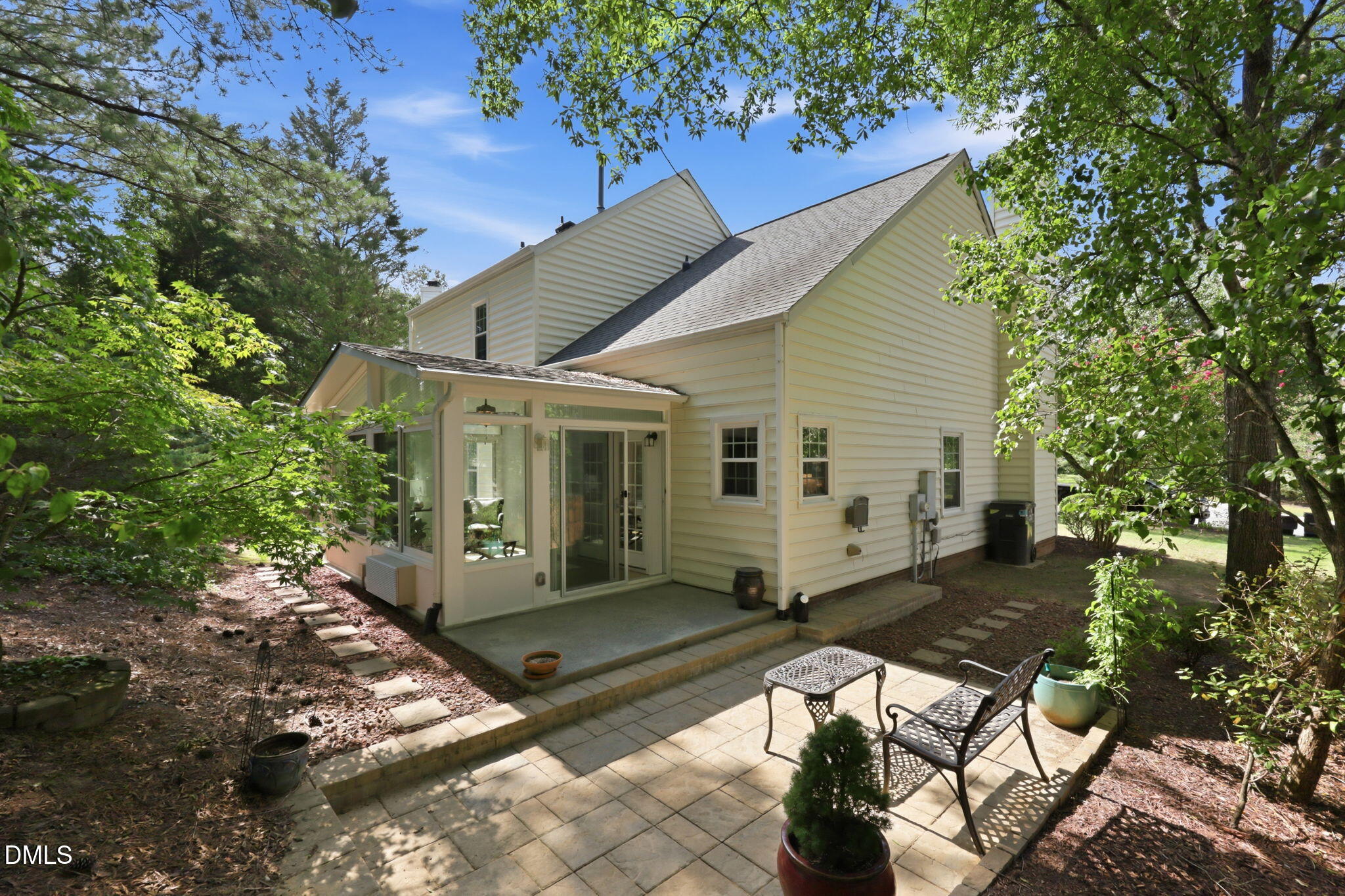 5 Wavecrest Court