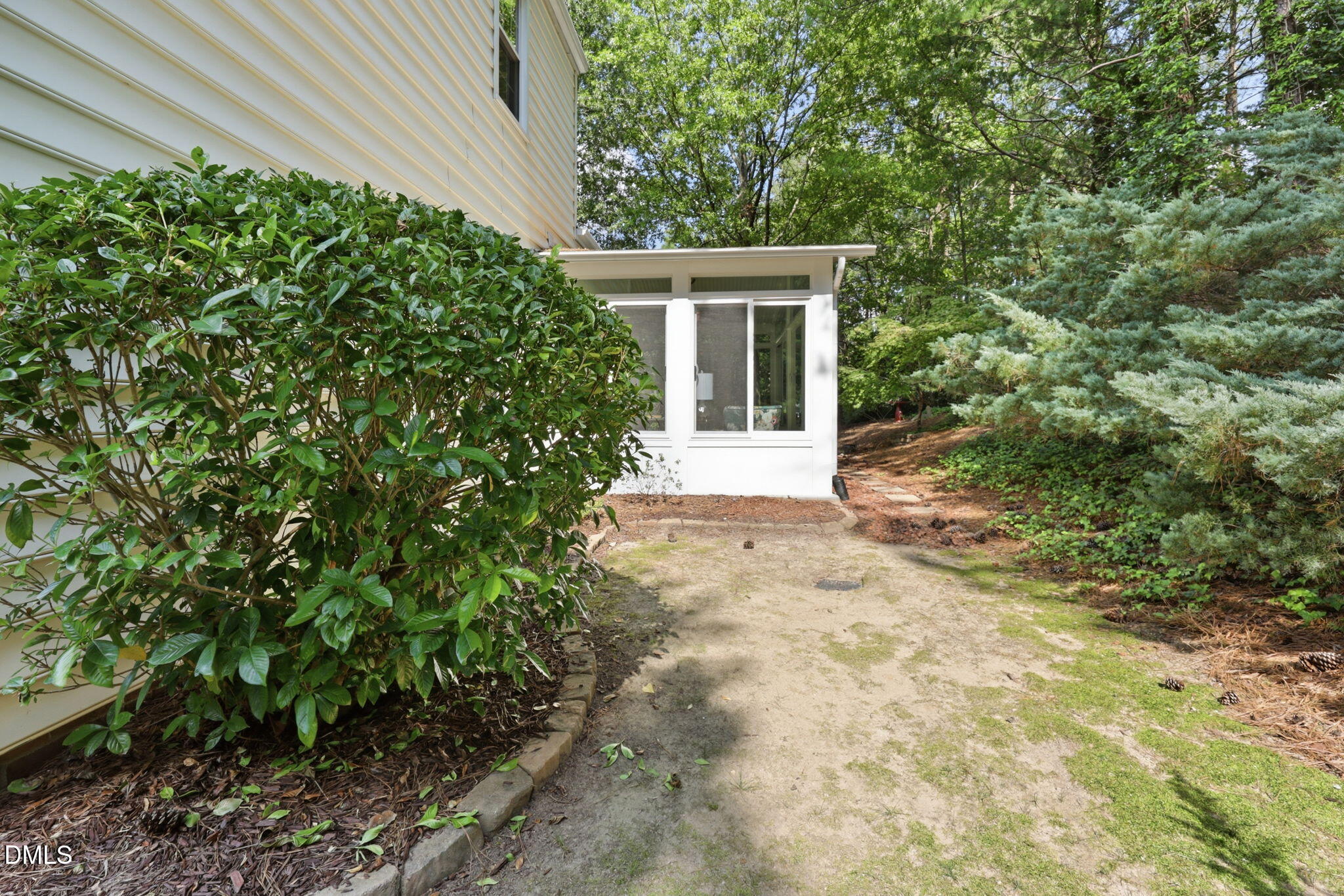 5 Wavecrest Court
